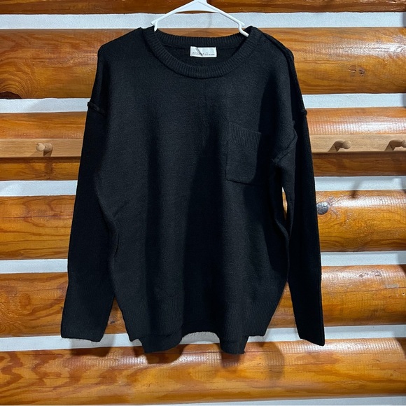 Zenana Outfitters Sweaters - Zenana Outfitters Black Knit sweater with pocket
